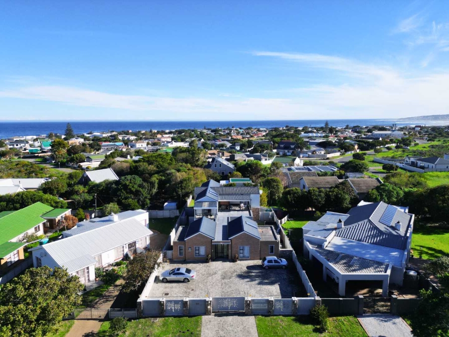 7 Bedroom Property for Sale in Sandbaai Western Cape